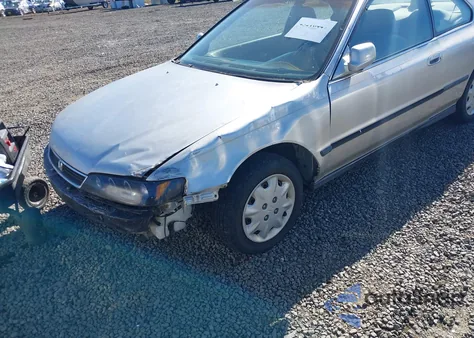 1996 Honda Accord Lx z USA, uszkodzony, nr VIN 1HGCD7230TA001943